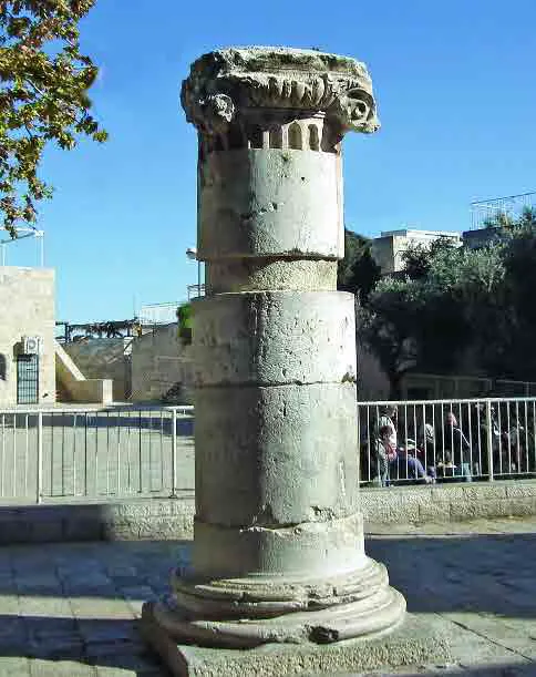 Колонна в греческом стиле, найденная в Еврейском квартале Иерусалима