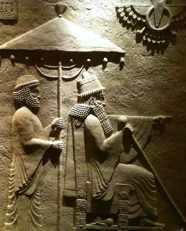 Панно с изображением персидского царя Кира в Музее истории Иерусалима