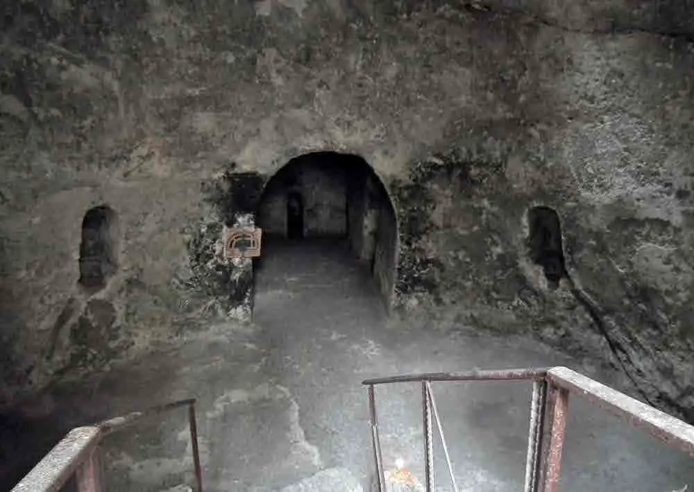 Могилы пророков. Здесь, по преданию похоронен библейский пророк Аггей