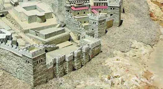 Бассейн Шилоах  ("Силоамская купель") на макете иродианского Иерусалима в Музее Израиля